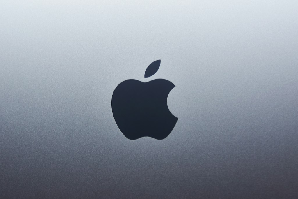 Apple dévoile un MacBook Pro tactile à plus de 14 000 $ : le prix atteint un nouveau sommet