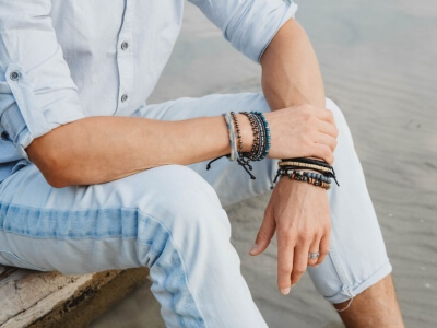 Bracelet homme : l’accessoire incontournable à découvrir sur lamode.tn